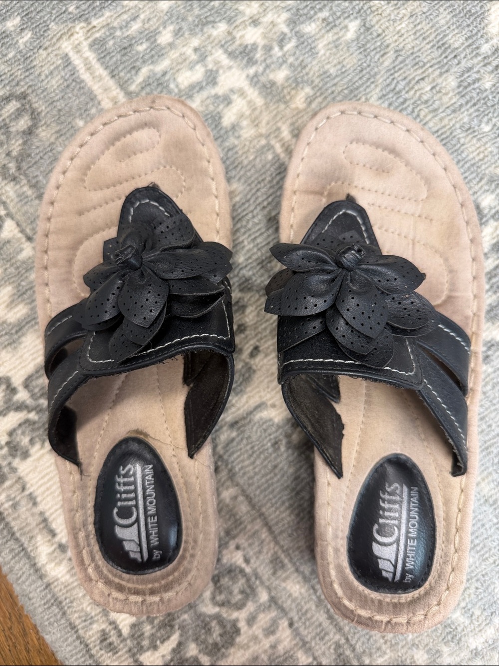 Cliffs by WHITE MOUNTAIN Black Floral Slide Sandals with Cream Footbed